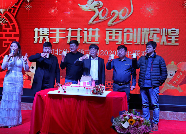 佳強(qiáng)打包箱式房廠家簽約現(xiàn)場