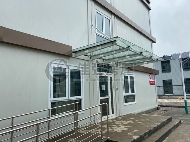 建設(shè)者之家二號營地打包箱式房現(xiàn)場