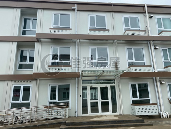 建設(shè)者之家二號營地打包箱式房現(xiàn)場