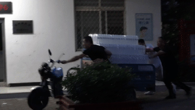 佳強打包箱式房廠家馳援河南